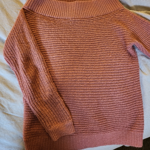 Off shoulder sweater - Picture 3 of 5